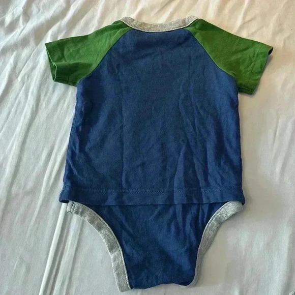GAP - 2 piece baby  outfit/set. Size 6-12 months - Picture 5 of 7
